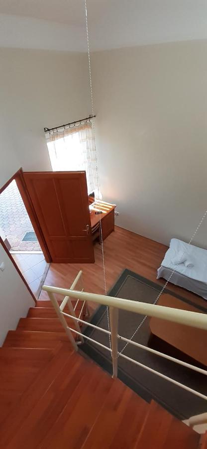 Kenguru Panzio Hotel ฮูดเมโซวาชาร์เฮย์ ภายนอก รูปภาพ