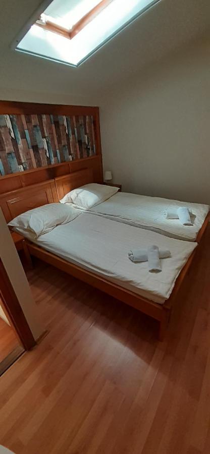 Kenguru Panzio Hotel ฮูดเมโซวาชาร์เฮย์ ภายนอก รูปภาพ