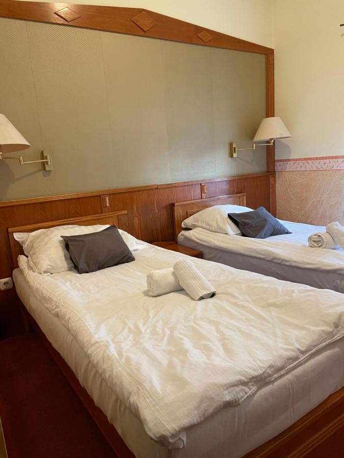Kenguru Panzio Hotel ฮูดเมโซวาชาร์เฮย์ ภายนอก รูปภาพ