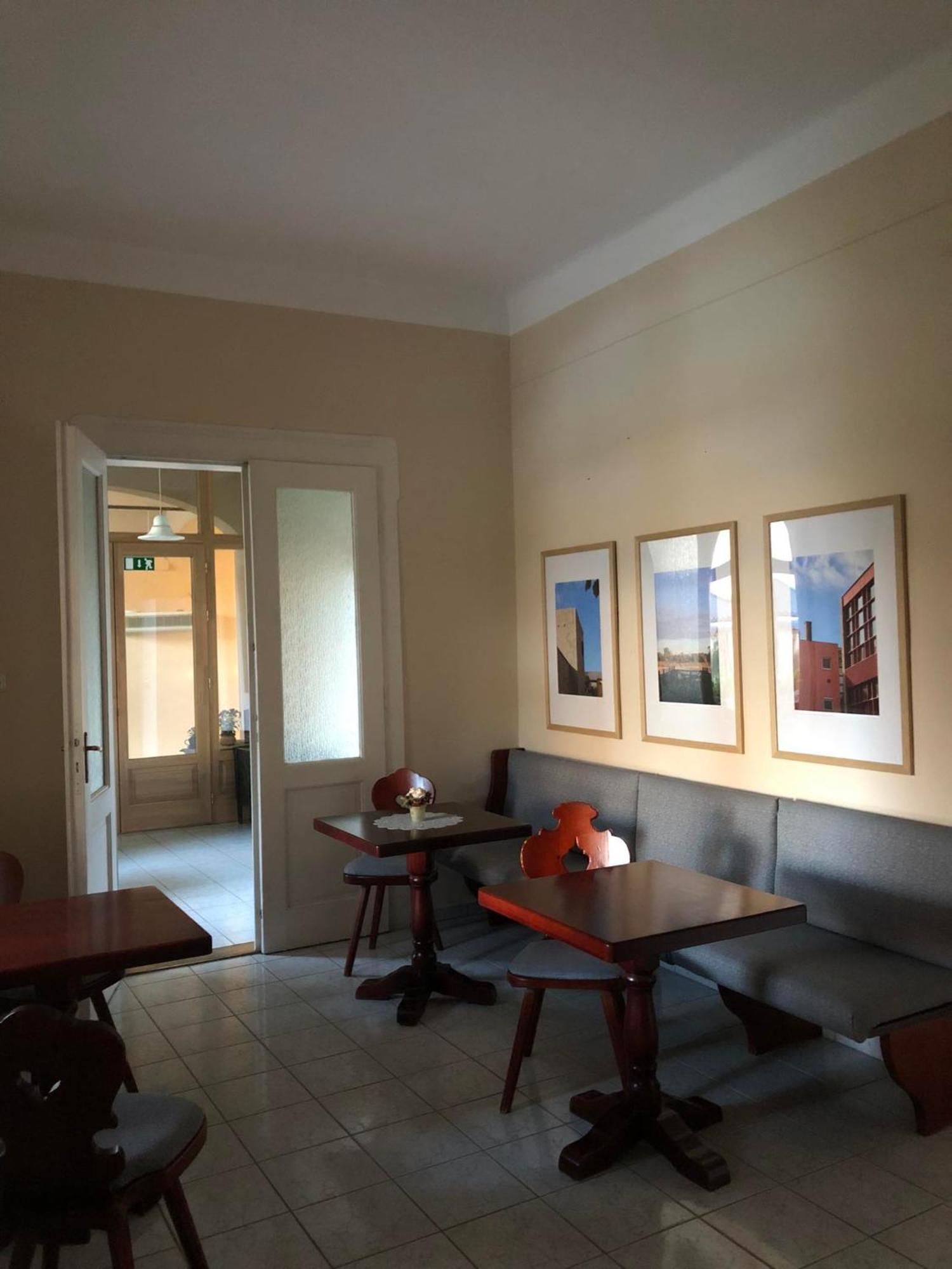 Kenguru Panzio Hotel ฮูดเมโซวาชาร์เฮย์ ภายนอก รูปภาพ