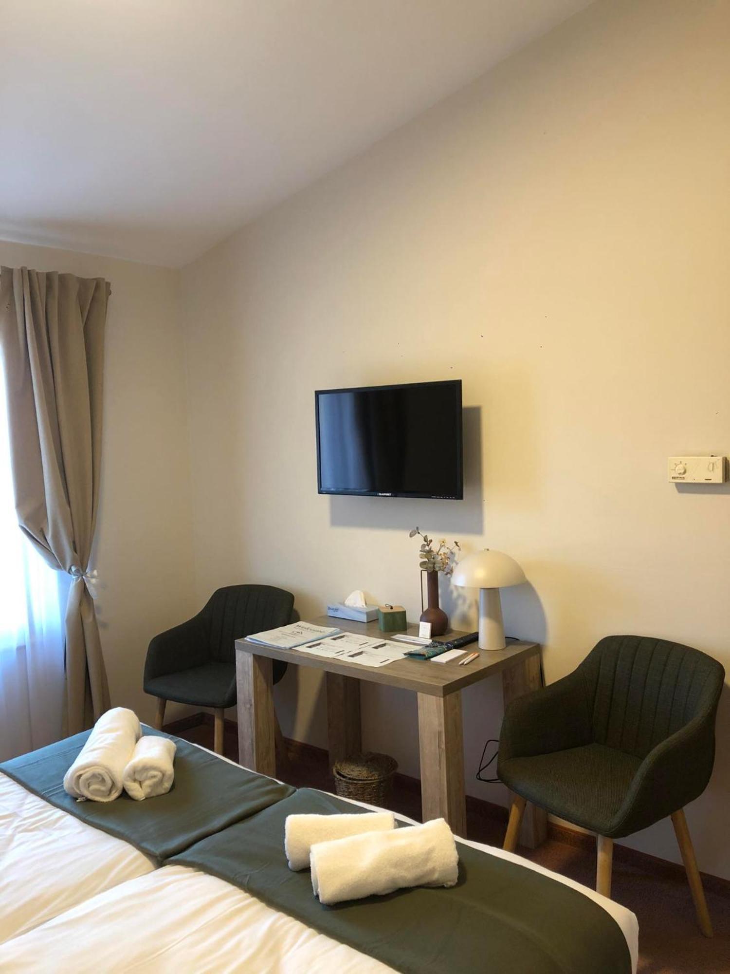 Kenguru Panzio Hotel ฮูดเมโซวาชาร์เฮย์ ภายนอก รูปภาพ