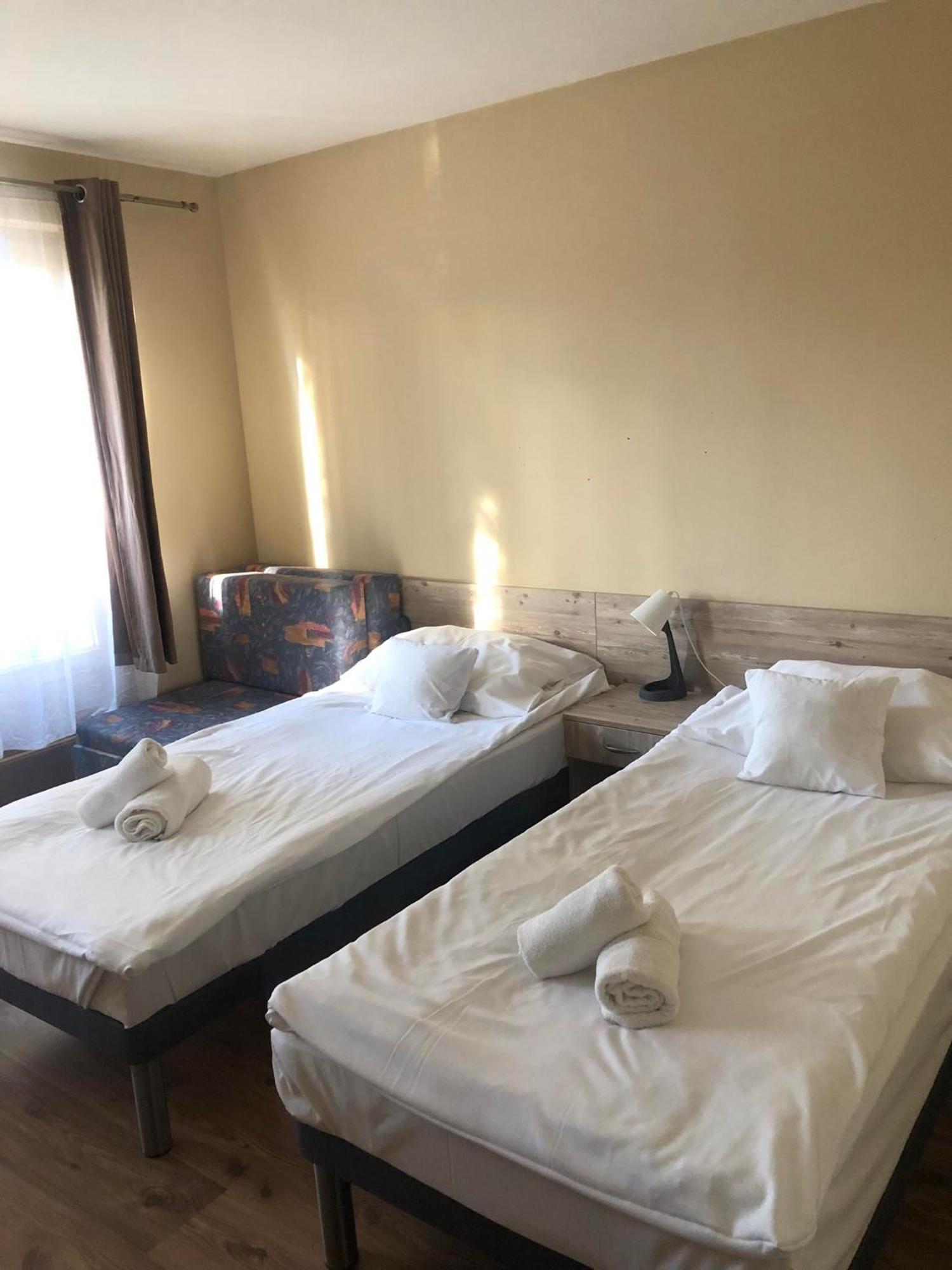 Kenguru Panzio Hotel ฮูดเมโซวาชาร์เฮย์ ภายนอก รูปภาพ