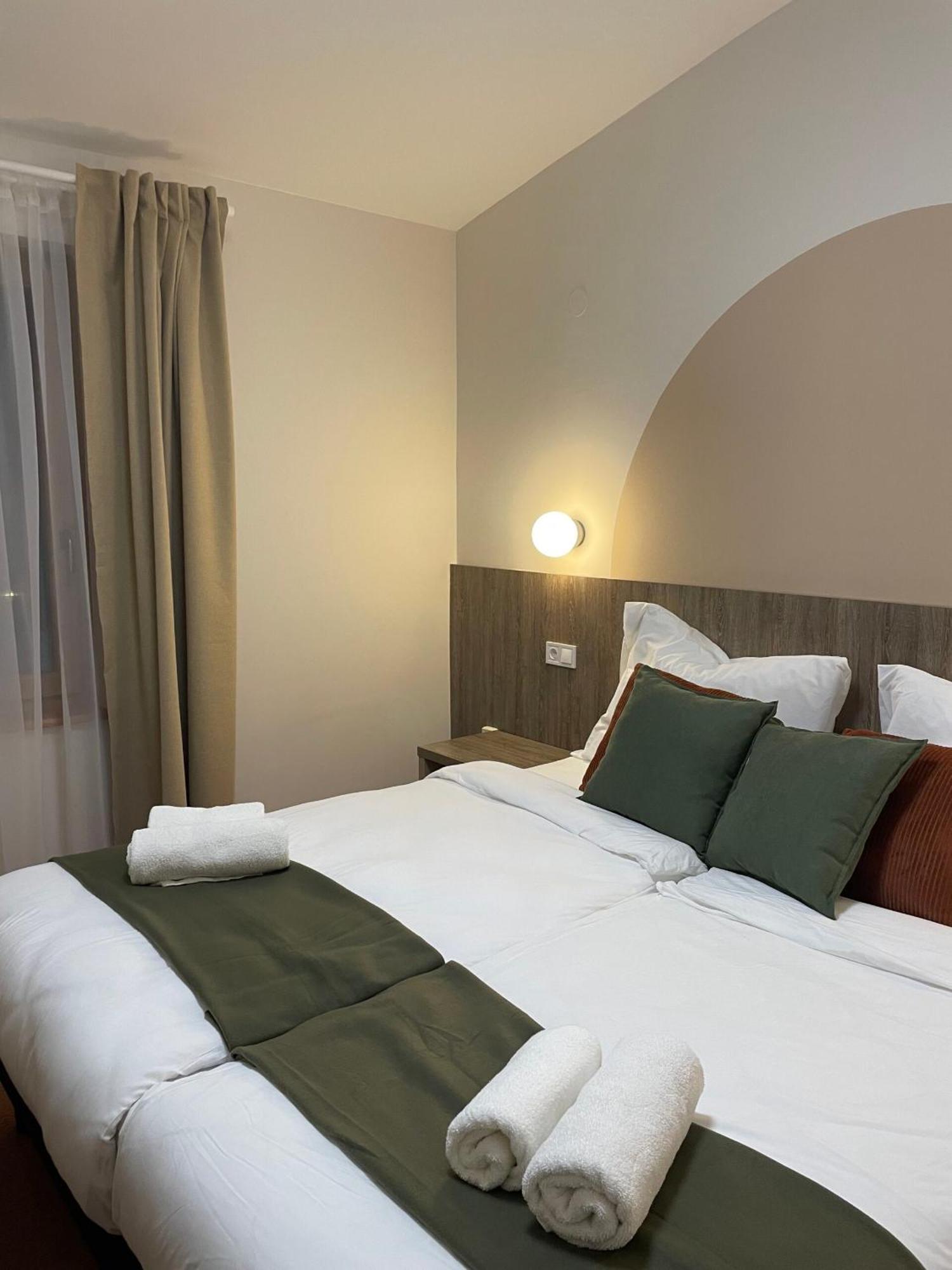 Kenguru Panzio Hotel ฮูดเมโซวาชาร์เฮย์ ภายนอก รูปภาพ