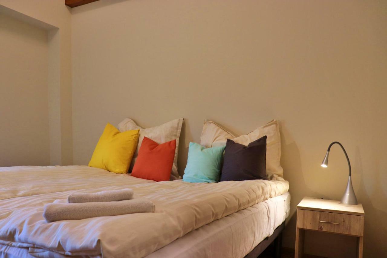 Kenguru Panzio Hotel ฮูดเมโซวาชาร์เฮย์ ภายนอก รูปภาพ