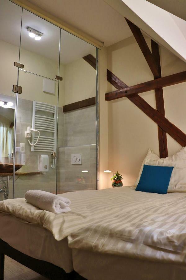 Kenguru Panzio Hotel ฮูดเมโซวาชาร์เฮย์ ภายนอก รูปภาพ