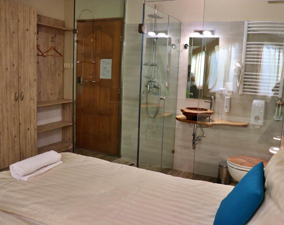 Kenguru Panzio Hotel ฮูดเมโซวาชาร์เฮย์ ภายนอก รูปภาพ